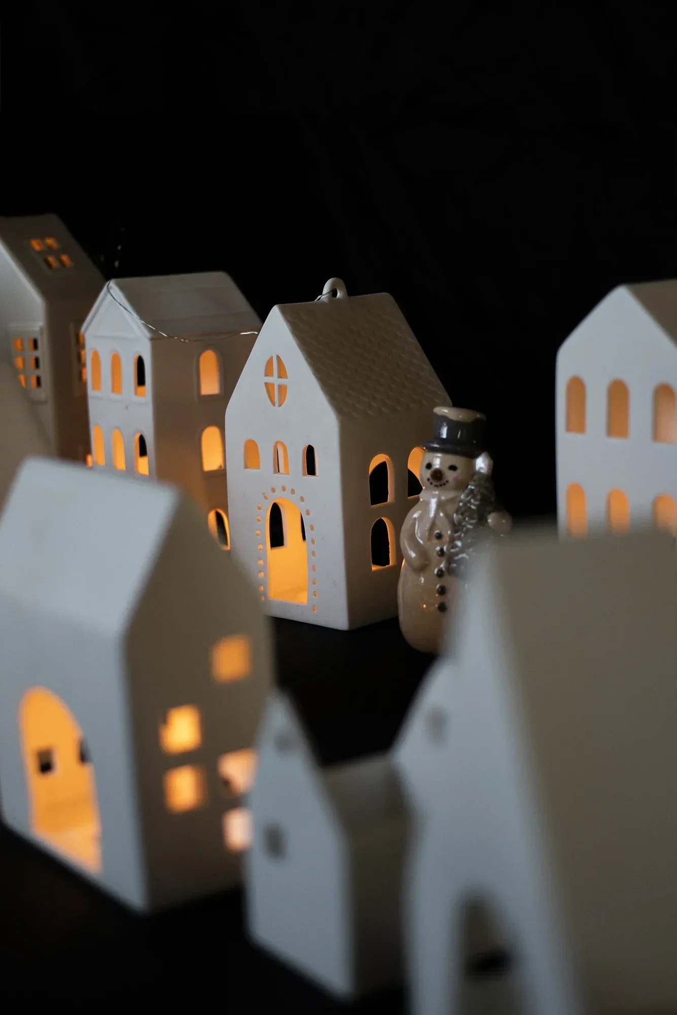 Collecting Time Romantic Full House Ceramic White Candlesticks Small Night Lights Christmas Atmosphere Home Decoration