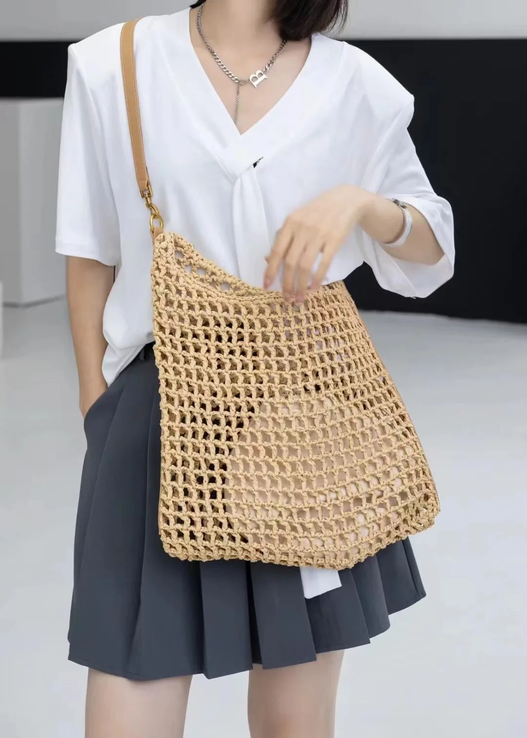 Women's Genuine Leather Straw Beach Bag with Interior Pocket Luxury Designer Handbag Wallet Hand Woven Bucket Shoulder Bag