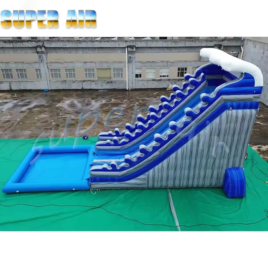 Commerciële op maat gemaakte opblaasbare glijbaan voor waterpark met haaienmodeldecoratie voor beurs