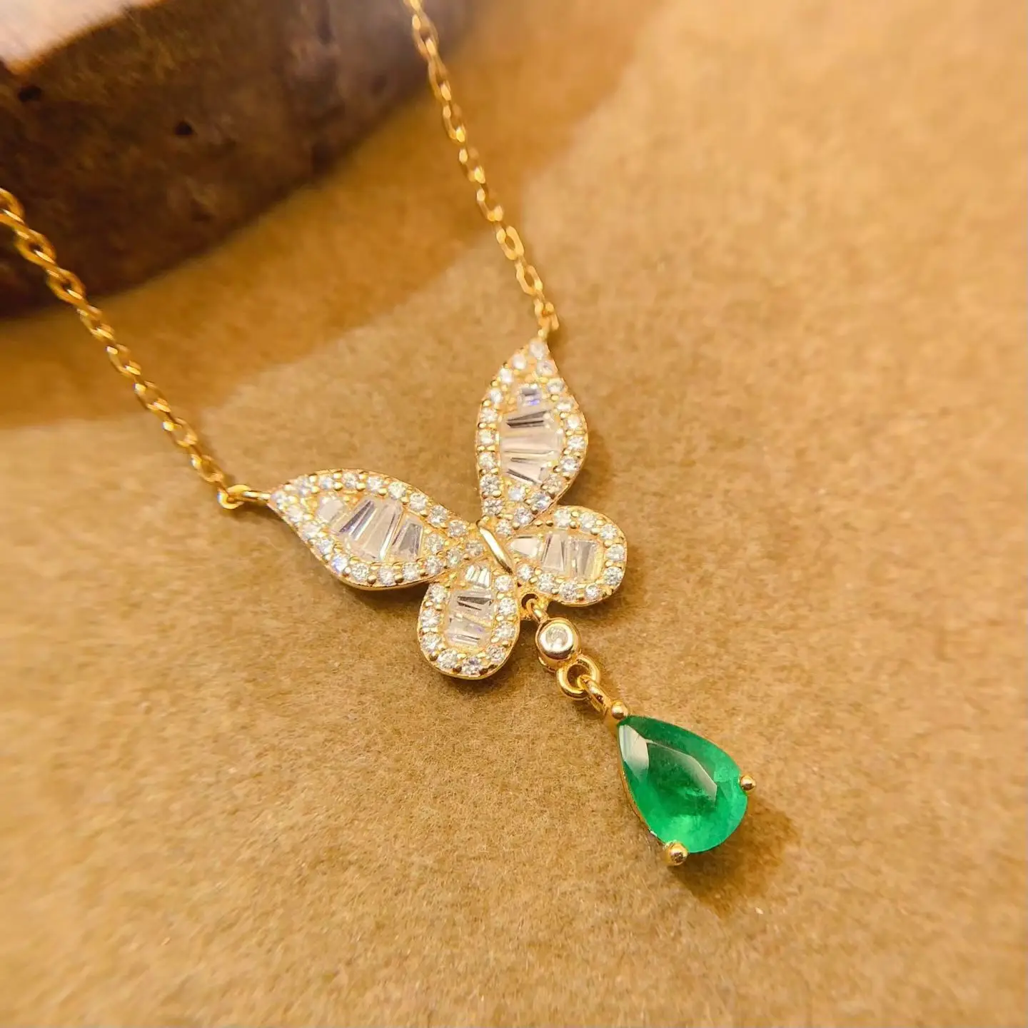 

Милый серебряный кулон-бабочка 925 пробы, кулон из натурального изумруда, 5 мм * 7 мм, 0,5 карата, настоящее колумбийское изумрудное ожерелье с сертификатом