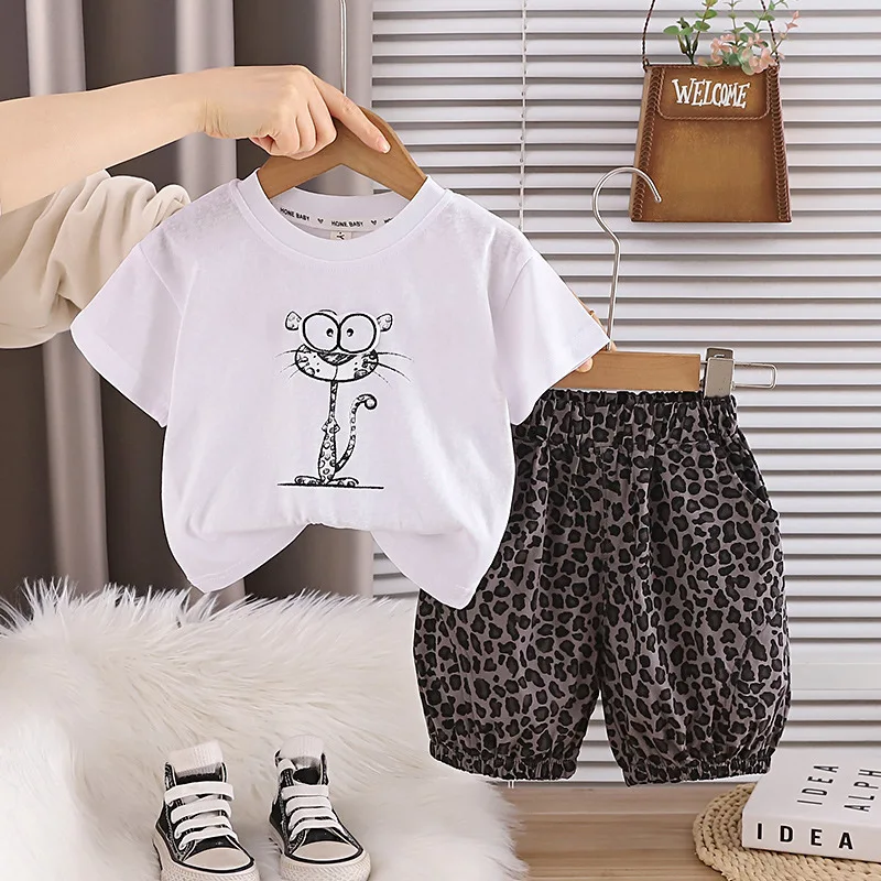男の子の夏服子供用かわいいヒョウ柄tシャツとショートパンツ2点セット子供綿通気性カジュアル幼児服