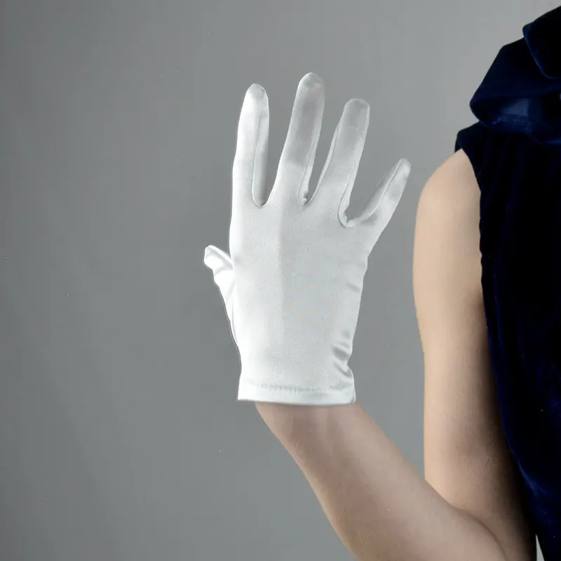 22 cm lange, dehnbare Satin-Seidenhandschuhe, kurze Abendhandschuhe für Damen, Hochzeits-Armstulpen, elegante Brautaccessoires in Off-White, Kleidung. – Detail 6