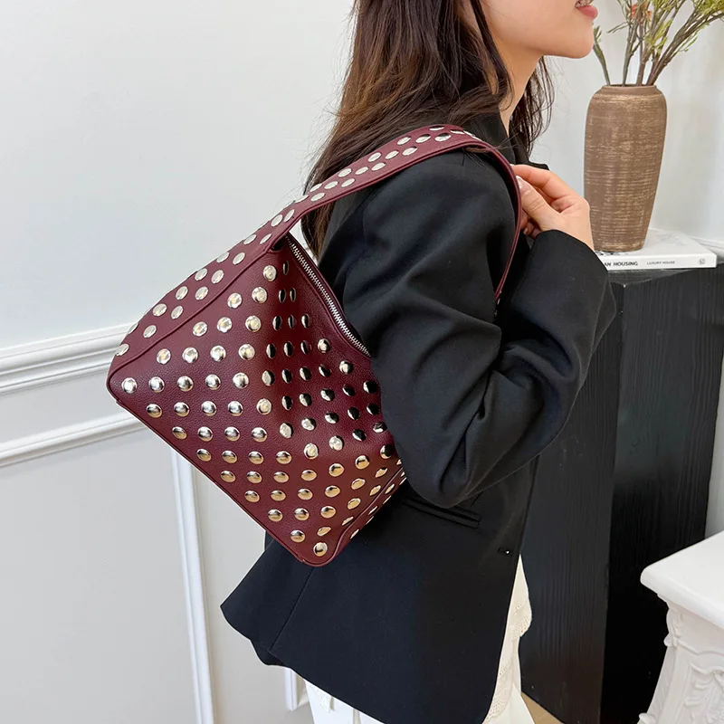 

Сумка-подушка с шипами 2025 года, шикарная женская сумочка с верхней ручкой, роскошная сумка через плечо под мышками, текстурированная сумка через плечо, минималистичный день