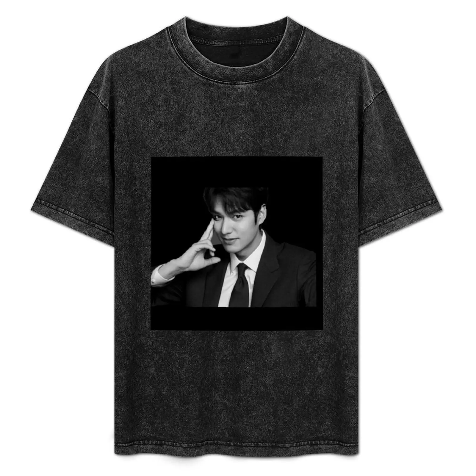 

Lee min ho design products T-Shirt Novelty Graphic Tee Shirt