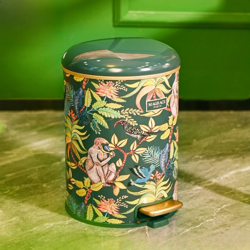 

8L Vintage Large Capacity Pedal Trash Can Kitchen Bathroom Bedroom Waste Bins Toilet Creative Aesthetic Living Room Trash Can