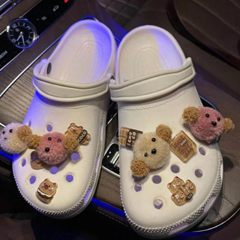 سحر الأحذية ل Crocs DIY 3D الكرتون محشوة الكلب رئيس الأحذية الزينة اكسسوارات سحر ل قباقيب حقيبة الشرائح الصنادل