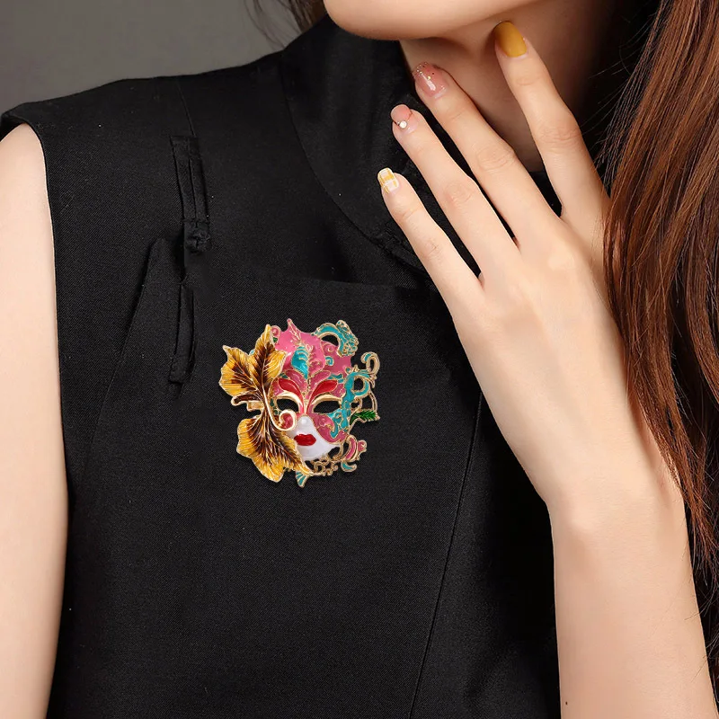 

Vintage Beautiful three-dimensional embossed mask Brooches Pins For Women Lady 5-color Charming Figure Party Brooch Gifts