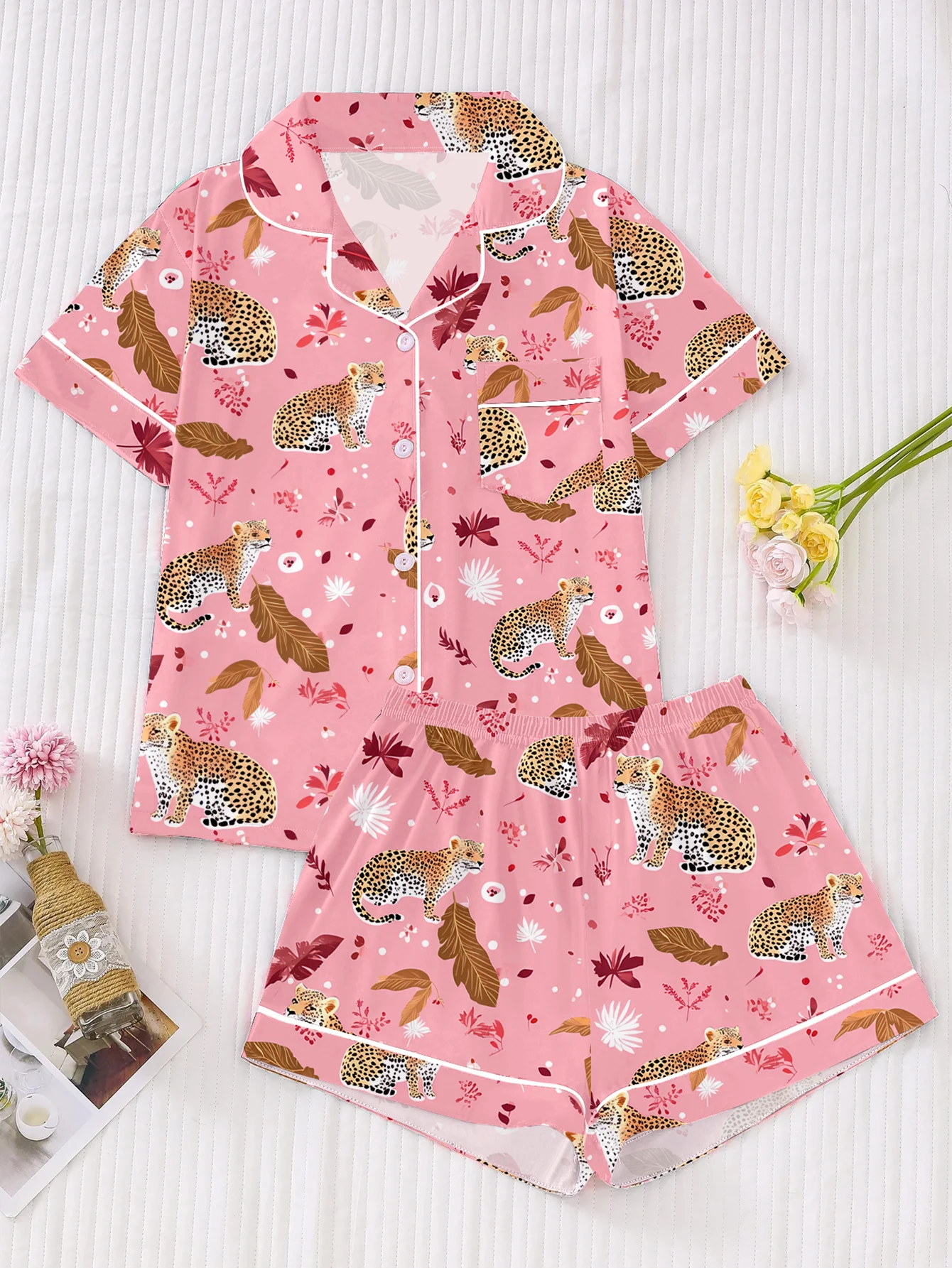 

2-Piece Set of Standard Size Women's Four-Season Spring and Summer Pajamas Set for Women, Casual Cute Animal Printed Short-Sleeved Shorts, Comfortable Home Wear Pajamas That Can Be Worn Outside the Suit