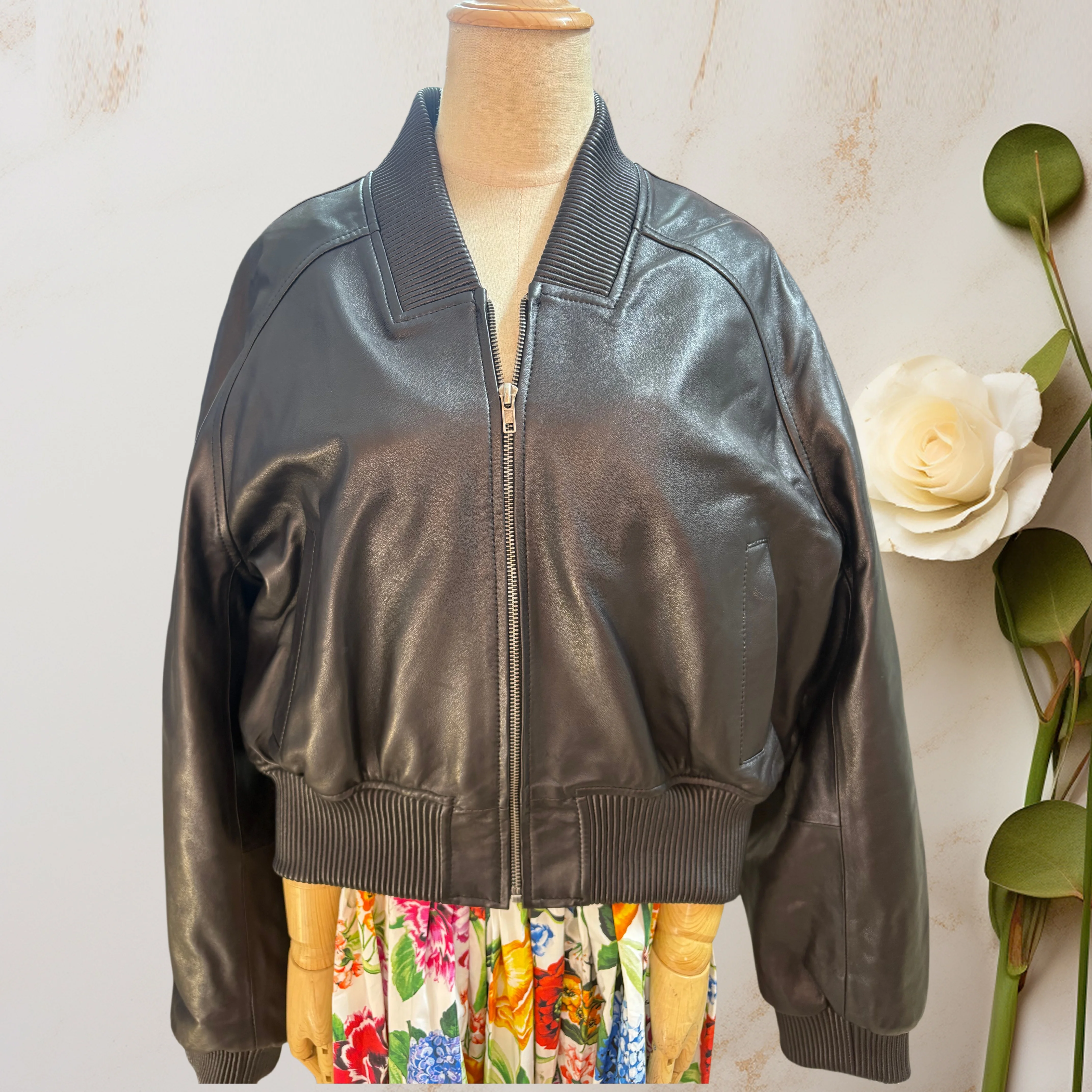 Women's Sheepskin Leather Bomber Jacket Baseball Collar Cropped Short Coat Raglan Sleeve Stylish Slimming Motorcycle Outwear