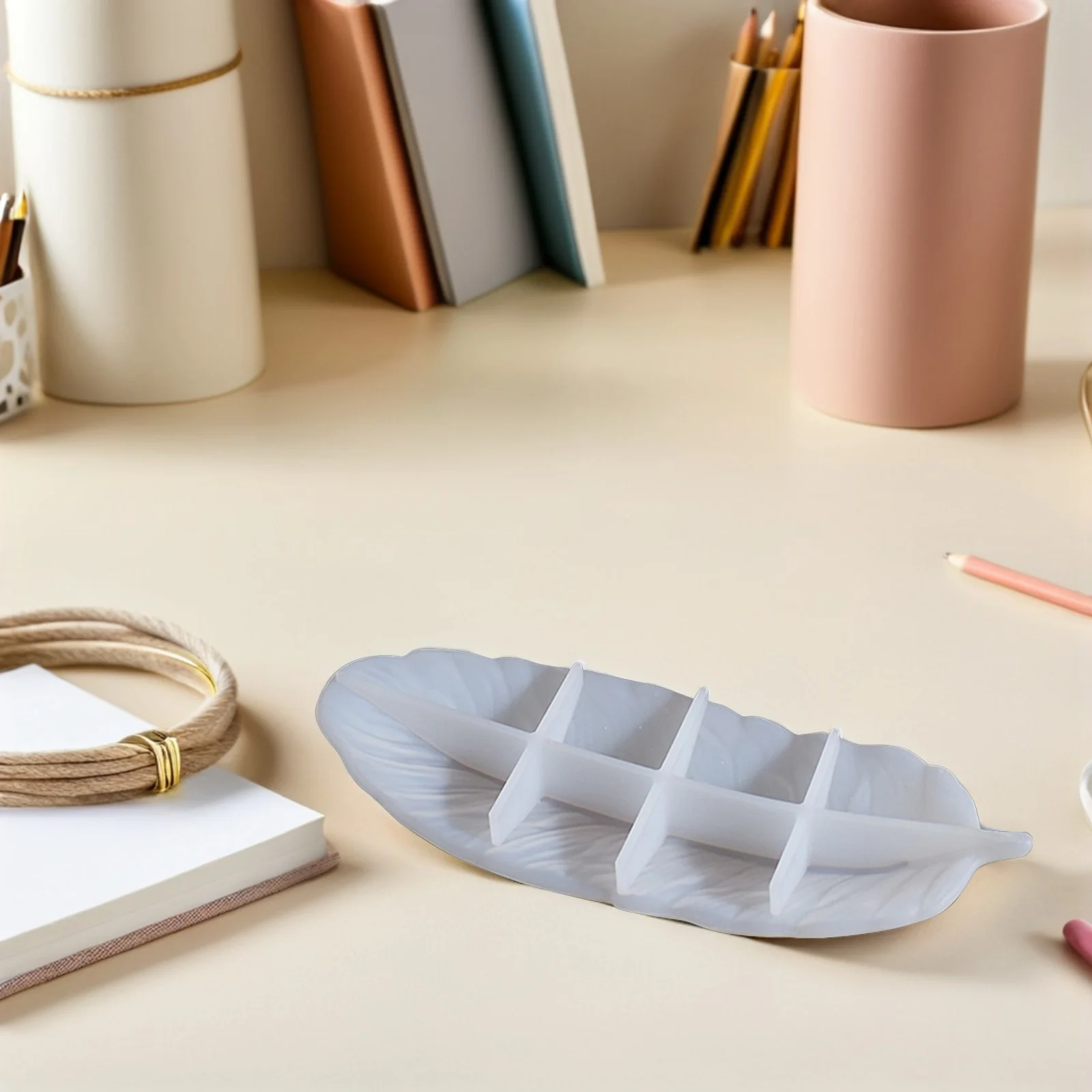 

Resin Crafts Silicone Mold Plume Shape Tray with Glossy Finish for Epoxy Casting Reusable Mold for Leaf Resin Tray DIY Ornament
