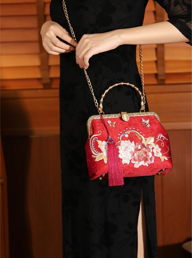 Retro Chic Floral Embroidery Kisslock Handbag Chinese Traditional Designer Luxury Evening Prom Tribal Cellphone Side Sling Bag