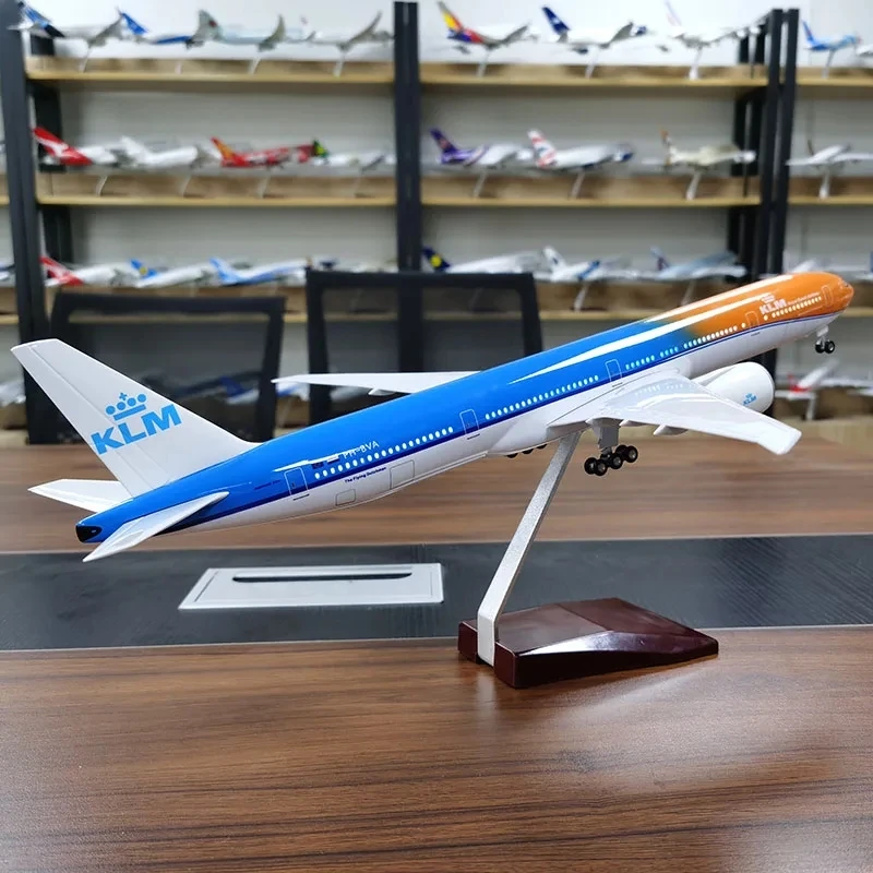 

777 Plane Model 1/157 aircraft Boeing 777 Klm Air Airlines Resin Toy vehicle models W Light And Wheel Landing Gear for Collected