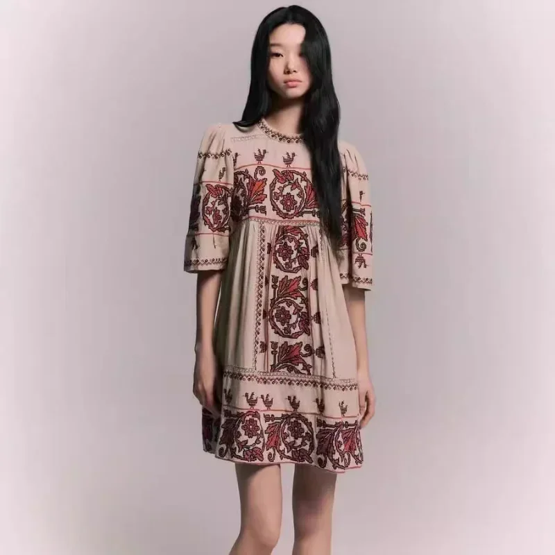 

Women 2024 Early Autumn New Ethnic Embroidered Lace Stitching High-waisted Short-sleeved Dress