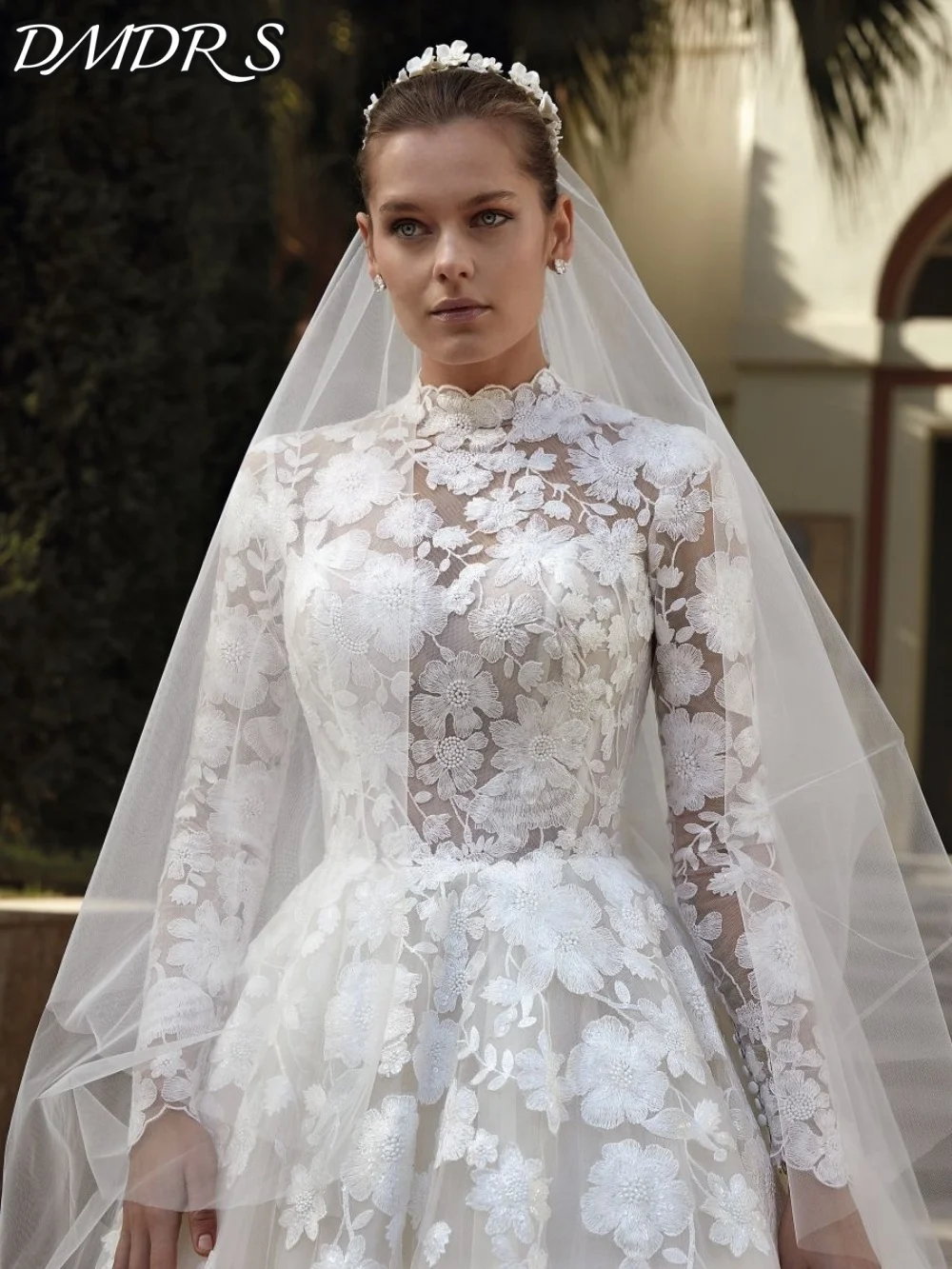 

Stylish Long-Sleeve Wedding Dresses Charming Tulle Bridal Gowns Graceful Appliqué Floor-Length Wedding Gowns Vestidos De Novia