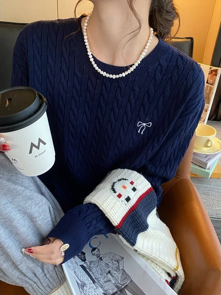 

2025 новый стиль, однотонные топы с поворотным дизайном, женский вязаный свитер с круглым вырезом, осень-зима, пуловер с длинными рукавами и бантом, вышивкой