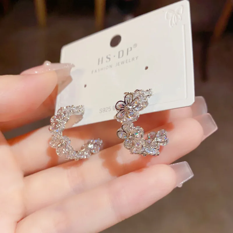 Micro Inlaid Zircon Flower 925 Silver Needle Personalized Fashion Light Luxury High-end Feeling Earrings