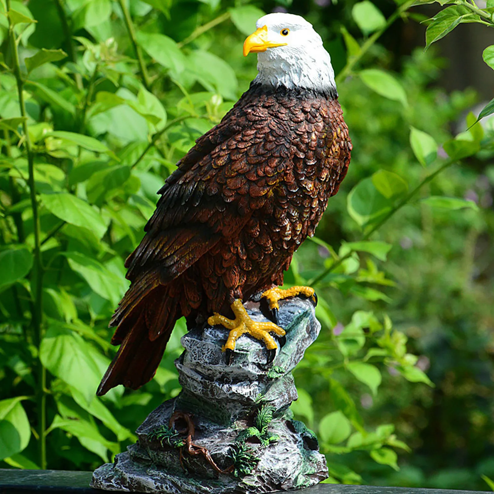 

Resin Simulated Eagle Shape Garden Statue Outdoor Sculpture Lawn Garden Scene Decor