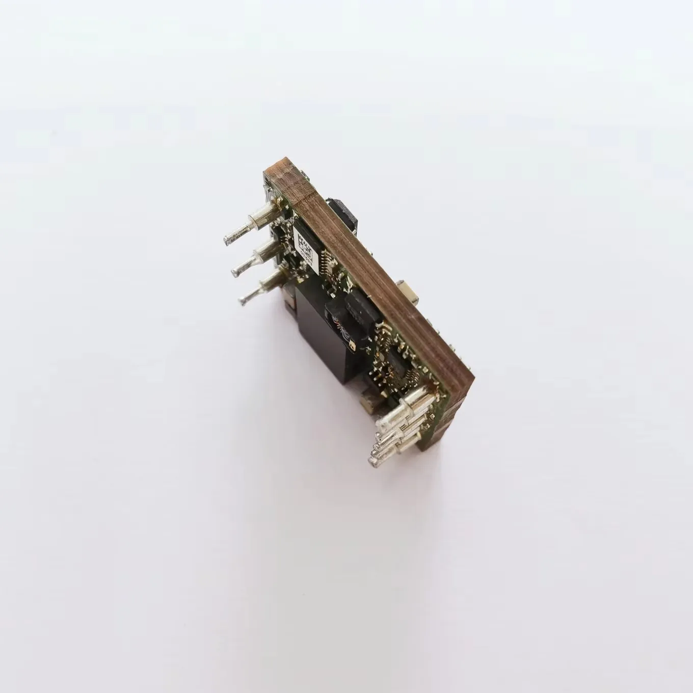 Hot Spot V48SR3R320NNFA 48V bis 3,3V 20A isoliertes Leistungsmodul – Detail 3