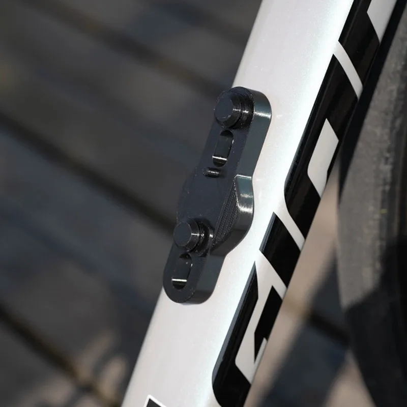 ABZL For FIDLOCK Ultra-Light Magnetic Quick-Release Bottle Cage, Supports Airtag Trackers, Water Bottles, And Cups