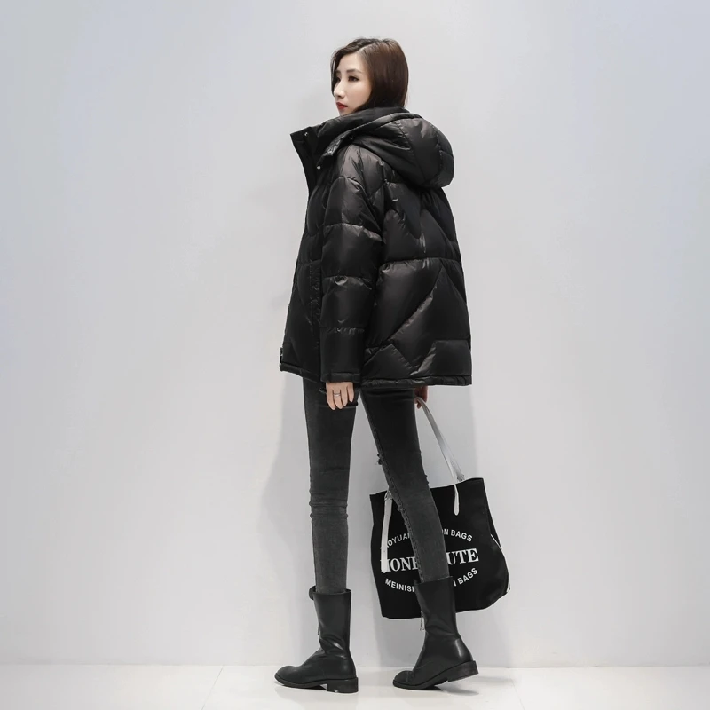 Krótka kurtka puchowa damska zimowa 2025 nowa moda luźna z kapturem lekka płaszcz z białego puchu kaczygo wiatroodporna ciepła parka