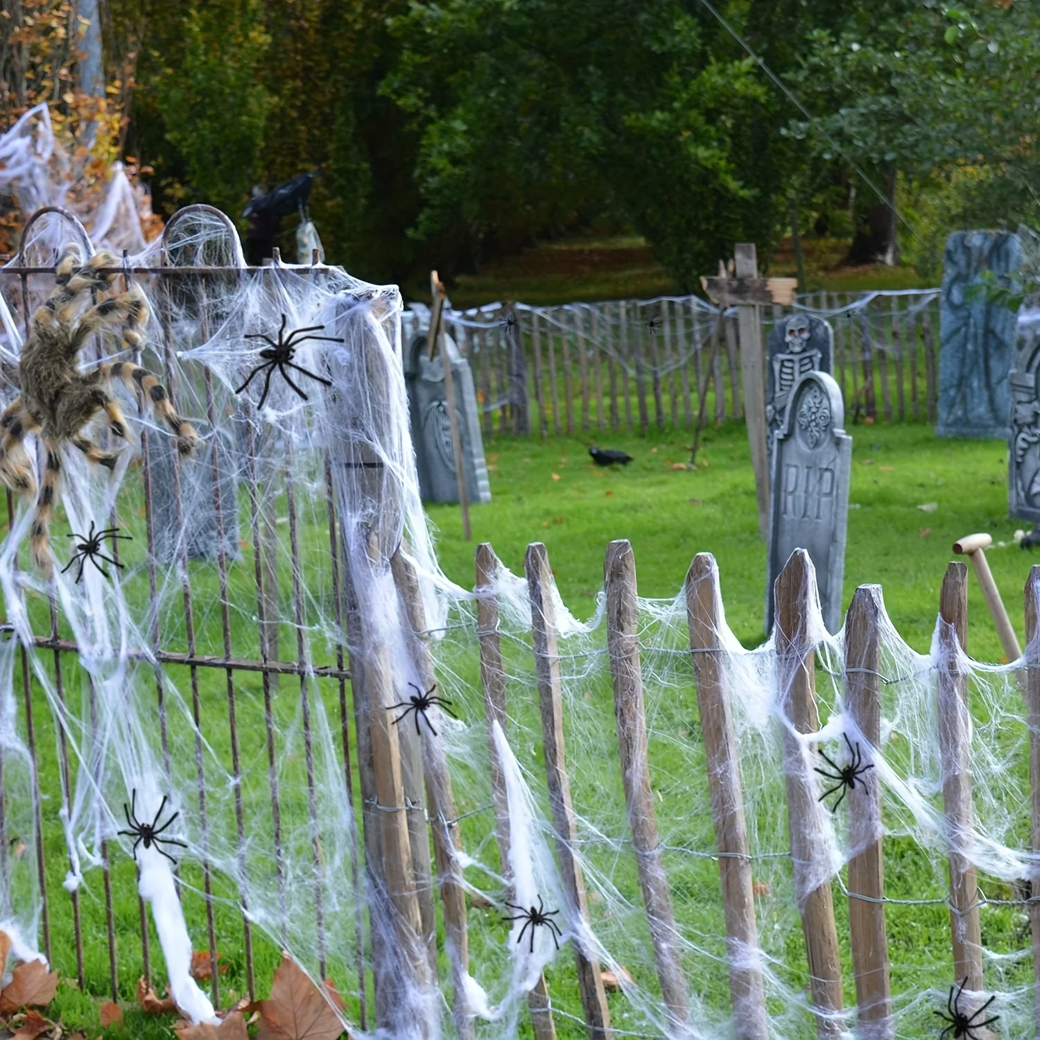 Halloween Spider Web Decor, 10.58 Oz Stretchable Cobweb Covers 1500 Sq Ft with 50 Pcs Fake Spiders, Indoor & Outdoor Halloween Party Decoration for Yard House Haunted House view 6