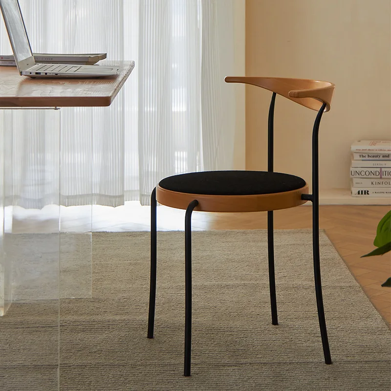 Рисунок 3 - Антикварный стул со спинкой