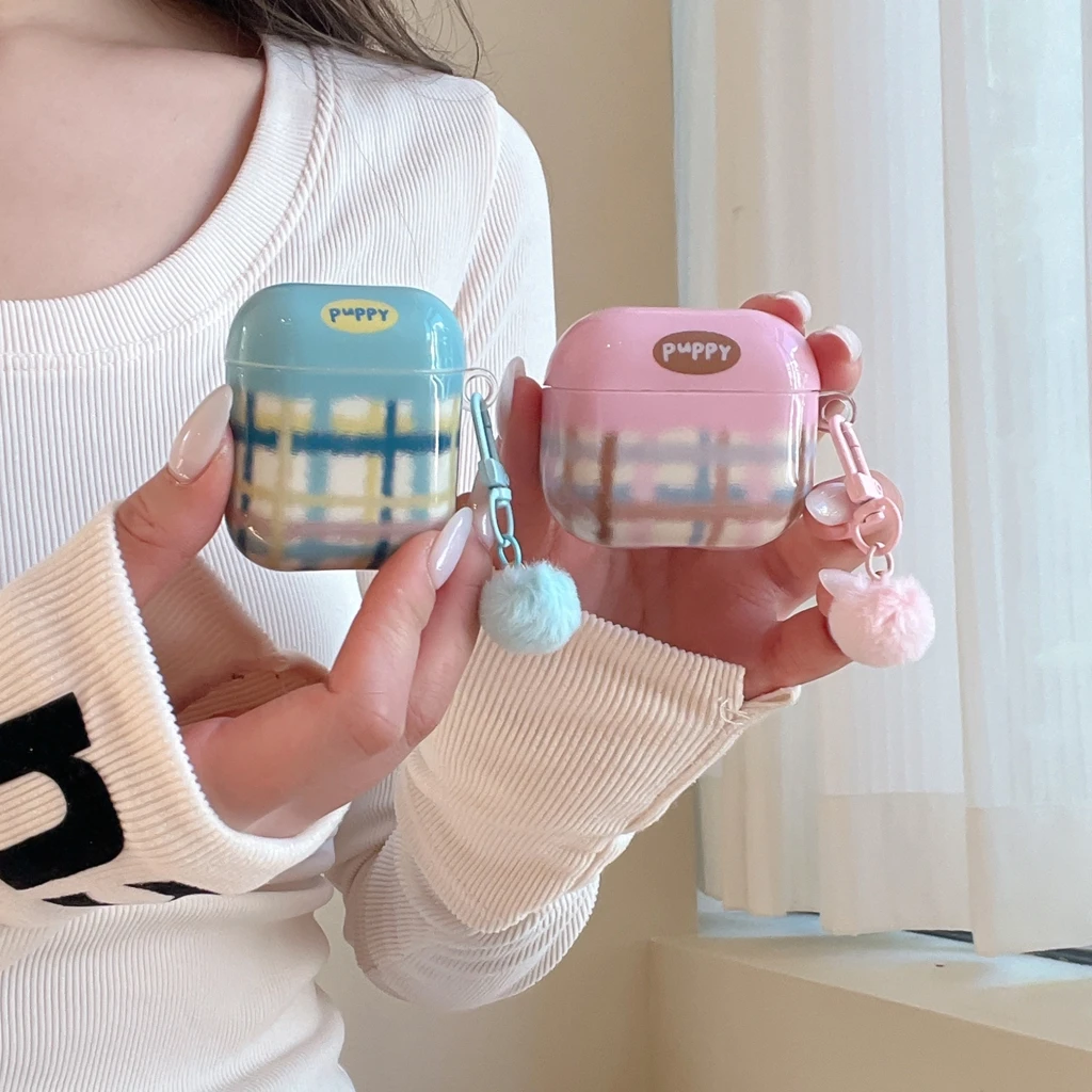 ドーパミンソリッドカラーグラフィティグリッドパターン、ぬいぐるみペンダント付き耐衝撃イヤホンカバーケース（AirPods 1、2、3、4、Pro、Pro 2、Pro 3対応）