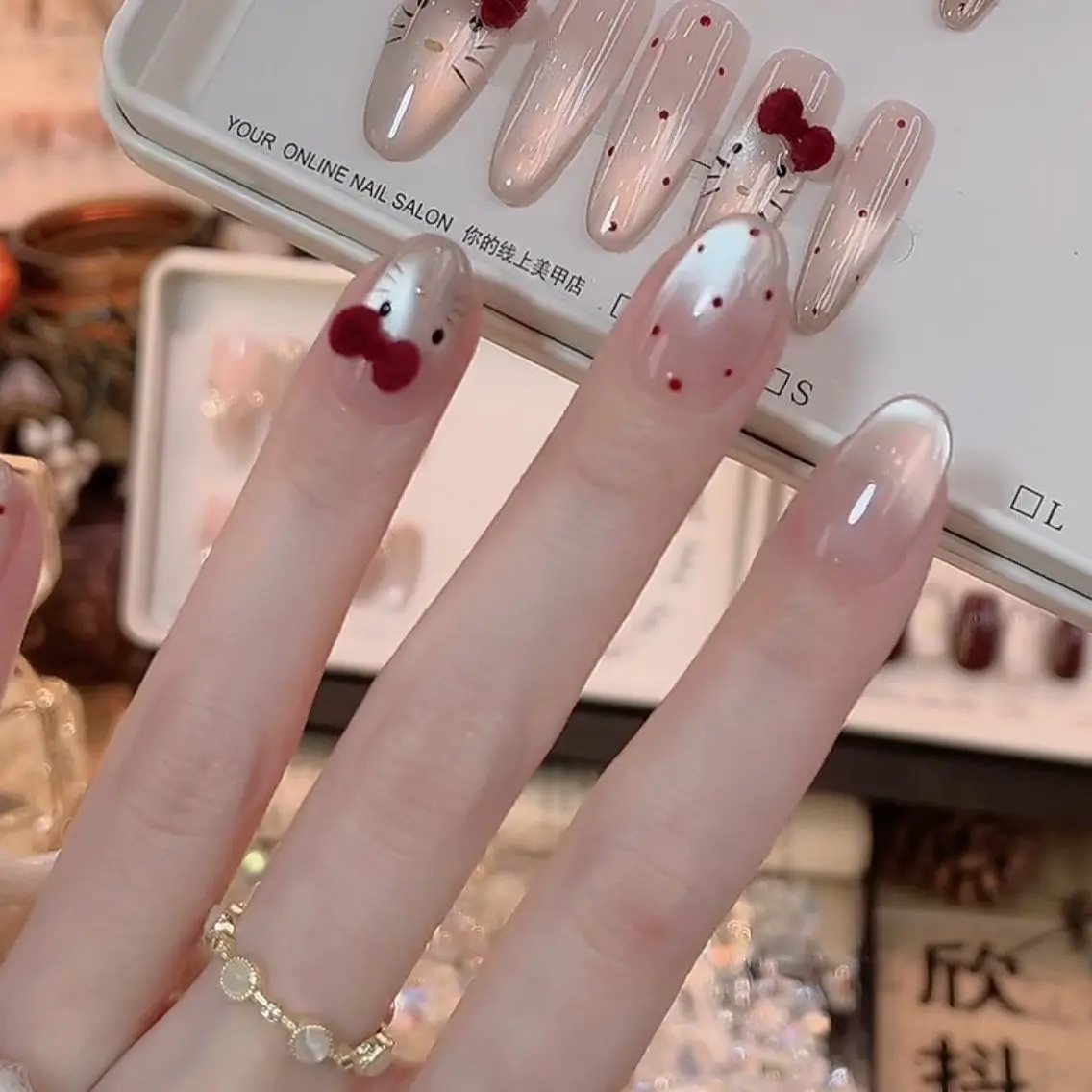 سانريو مرحبا كيتي يرتدي مسمار الفن التصحيح Y2K الكرتون لطيف عارية الراقية رسمت باليد عيون القط تبييض النقي اليدوية مسمار الفن