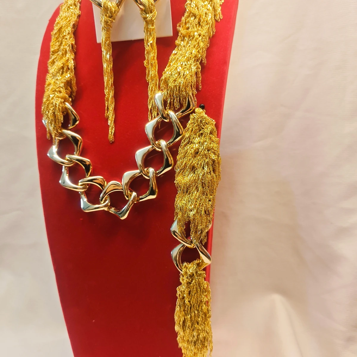 New Fashion High-end Dubai 24K Gold Plated Necklace Earrings Bracelet Delicate Wedding Party Jewelry Set for Beloved 555 view 3