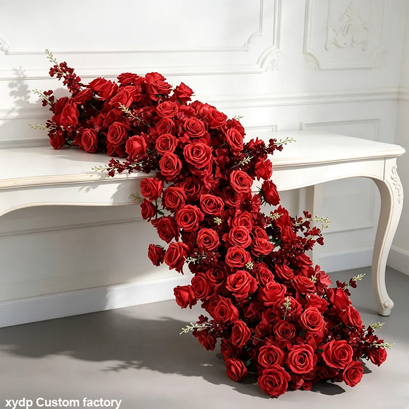 Luxuriöser roter Rosen-Tischläufer, künstliche Blumen, Hochzeitstischdekoration, langes Tisch-Centerpiece, Blumenarrangement, Delphinium-Blumenreihe, Partydekoration – Detail 5