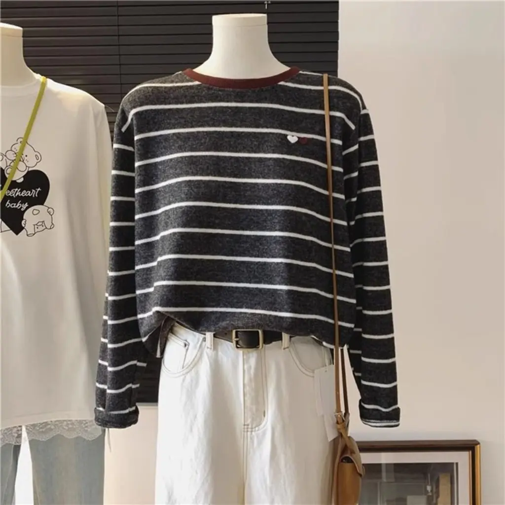 เสื้อถักลายทางคอกลมสำหรับผู้หญิงไซส์ใหญ่ สไตล์เกาหลี รุ่น MM200 จิน สำหรับฤดูใบไม้ร่วงและฤดูหนาว สไตล์ต่างประเทศ เสื้อตัวใน