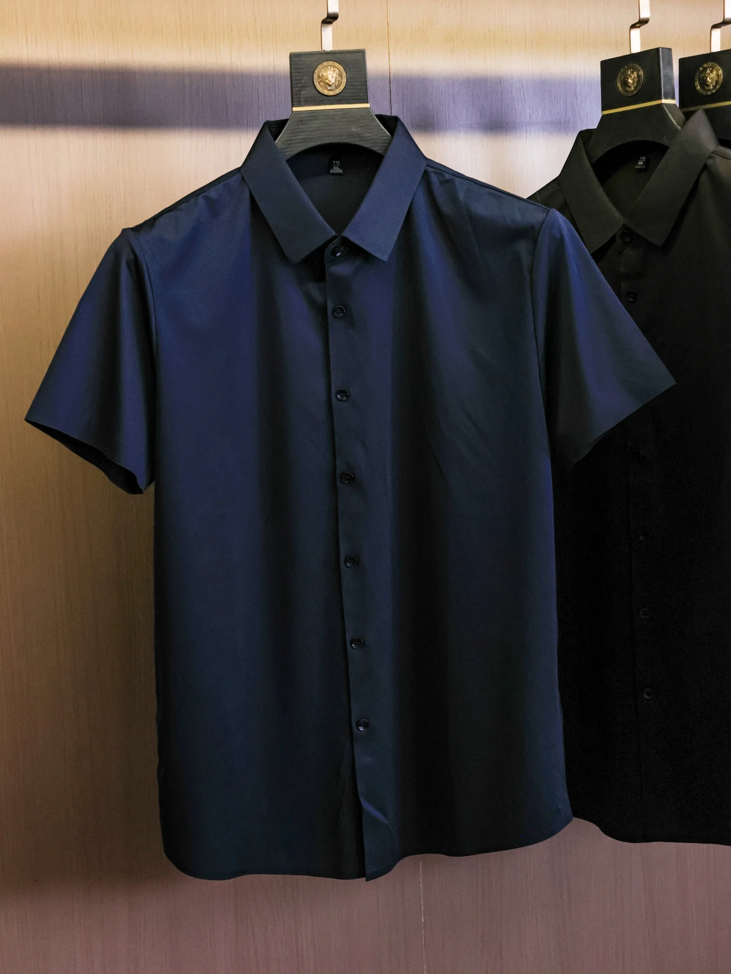 Lightweight Smooth Non-Ironing Anti-Wrinkle Pure Color Flip-Collar Cool Feeling Breathable Business Gentleman Short Sleeve Me...