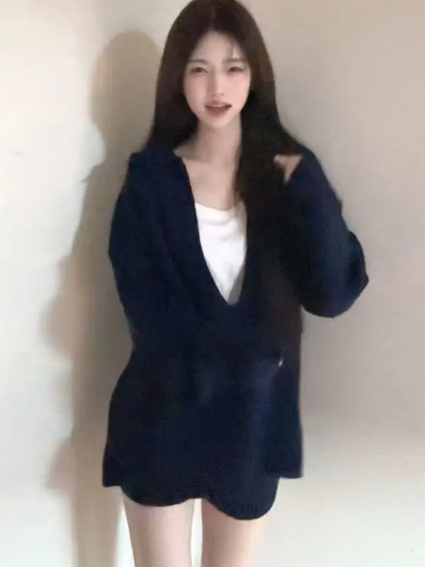 

Korean Style Lazy V-neck Knitted Sweater Short Pants Two-piece Set Complete Ootd Spring 2026 Comfortable Fashion Women's Ense...