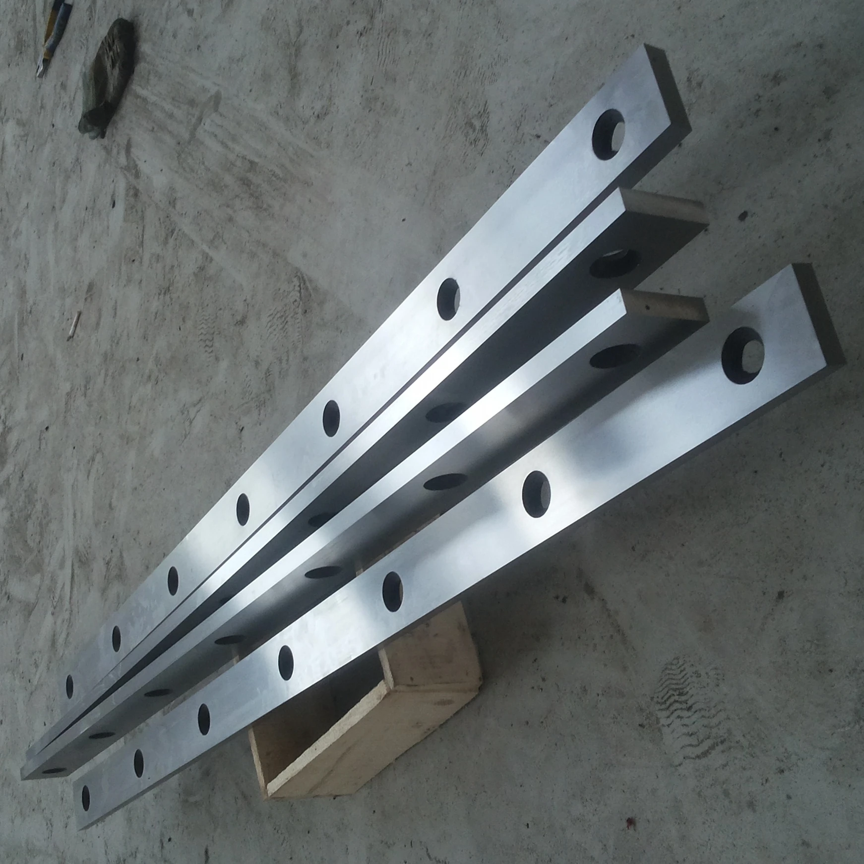 OEM Through Hardened Rectangular Shear Knives High Hardness for Heavy Metal Sheet Cutting