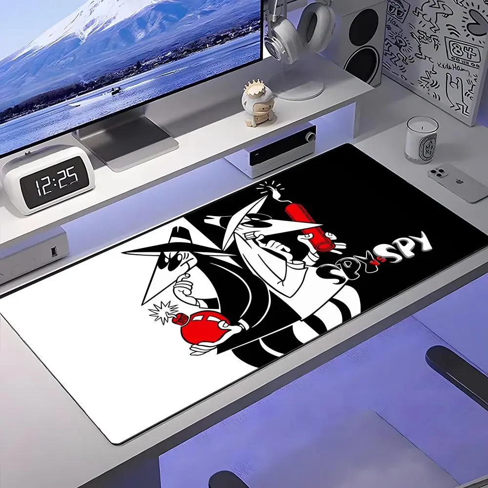 

Spy Vs. Spy Mouse Pad Large Anti-Slip Rubber Gaming MousePad Durable Desk Pad Thick Seam Edge Suitable For Office And Gaming