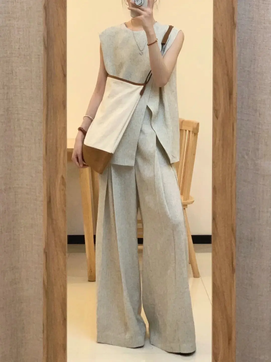 Irregular linen vest wide-leg pants suit women\'s summer high-quality temperament wear draped loose cotton and linen slim.