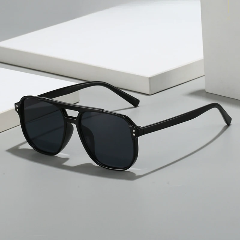 Gafas de sol cuadradas de moda para mujer y hombre, con doble viga, remaches, protección UV400, montura de color caramelo, bisagras metálicas, Oculos Gafas