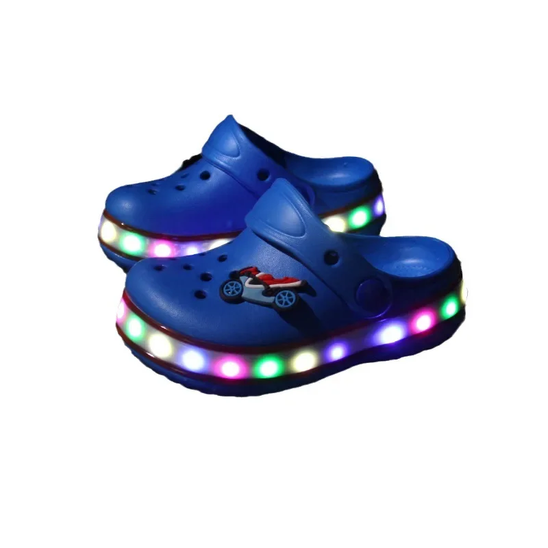 In magazzino LED sandali estivi Cartoon Car Hole Shoes bagno sandali per bambini scarpe da spiaggia EVA un regalo per un bambino sandali Cool