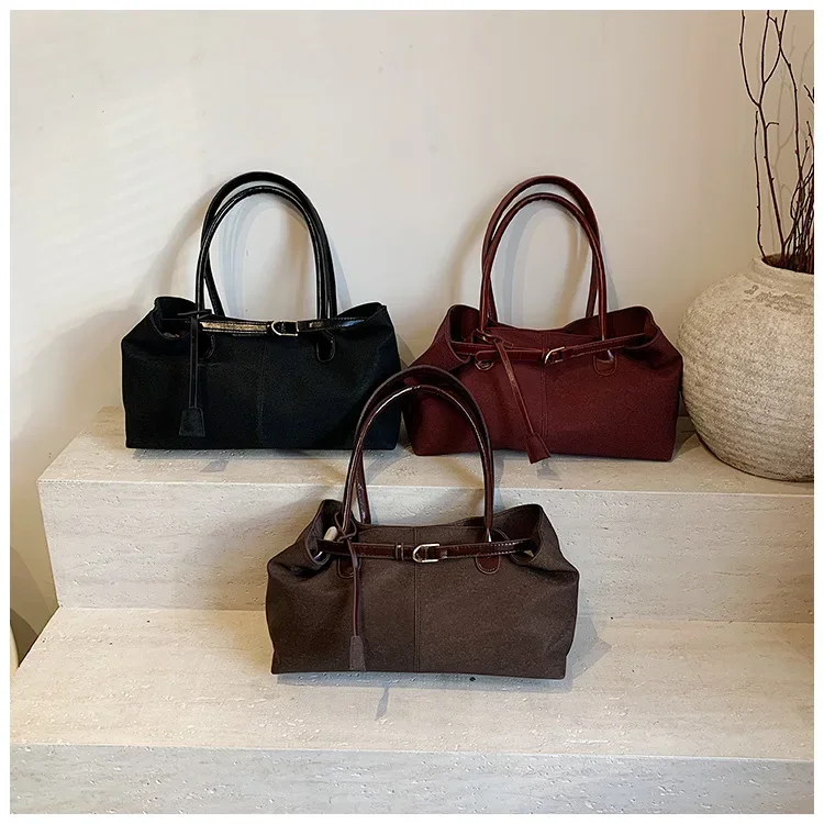 

New for 2025 Simple and Fashionable Commuter Tote Large Capacity, Trendy Personalized Single Shoulder, Crossbody and Armpit Bag