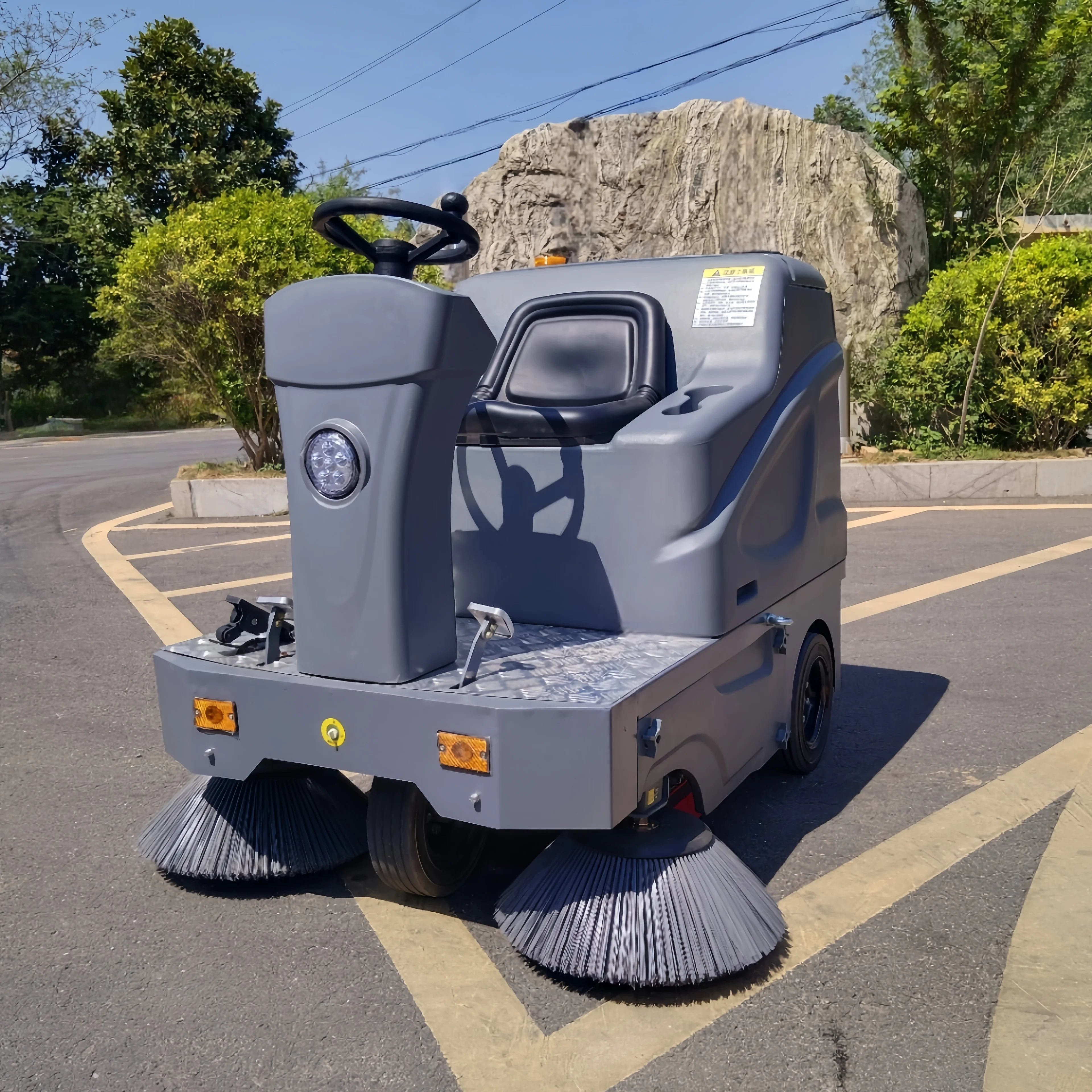 ConTour Ride-On Battery-Powered Road Sweeper Truck with 180L Dust Container & 60L Water Tank