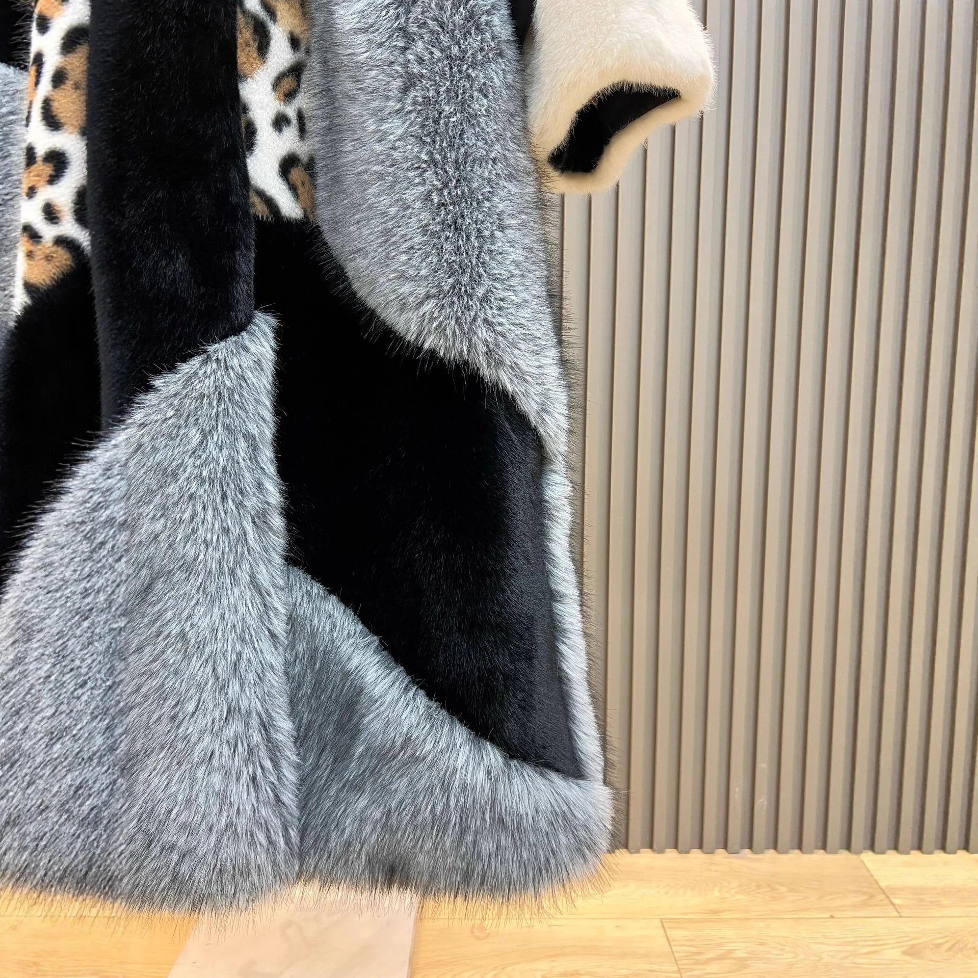 2025 Winter New Leopard Print Color-Block Long Faux Fur Coat for Women Fashion Thickened Warm Overcoat Fluffy Jacket