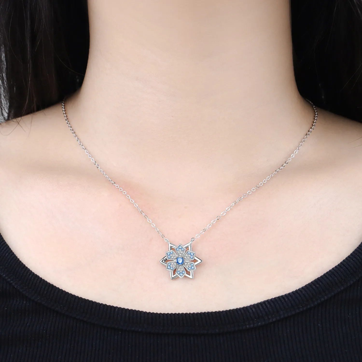 925 Sterling Silber Weihnachtsanhänger Halskette, Stechpalmenblatt-Schneeflocken-Charm-Halskette, Festlicher Weihnachtsschmuck, Geschenk für die Feiertage – Detail 8