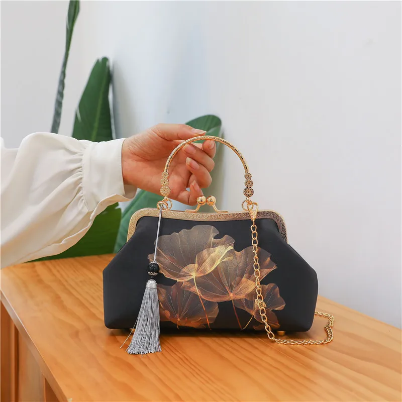 

Vintage Chinese Style Seashell Evening Bags For Women Metal Handle Handbags Prom Party Chain Shoulder Bag Crossbody Femme Clutch