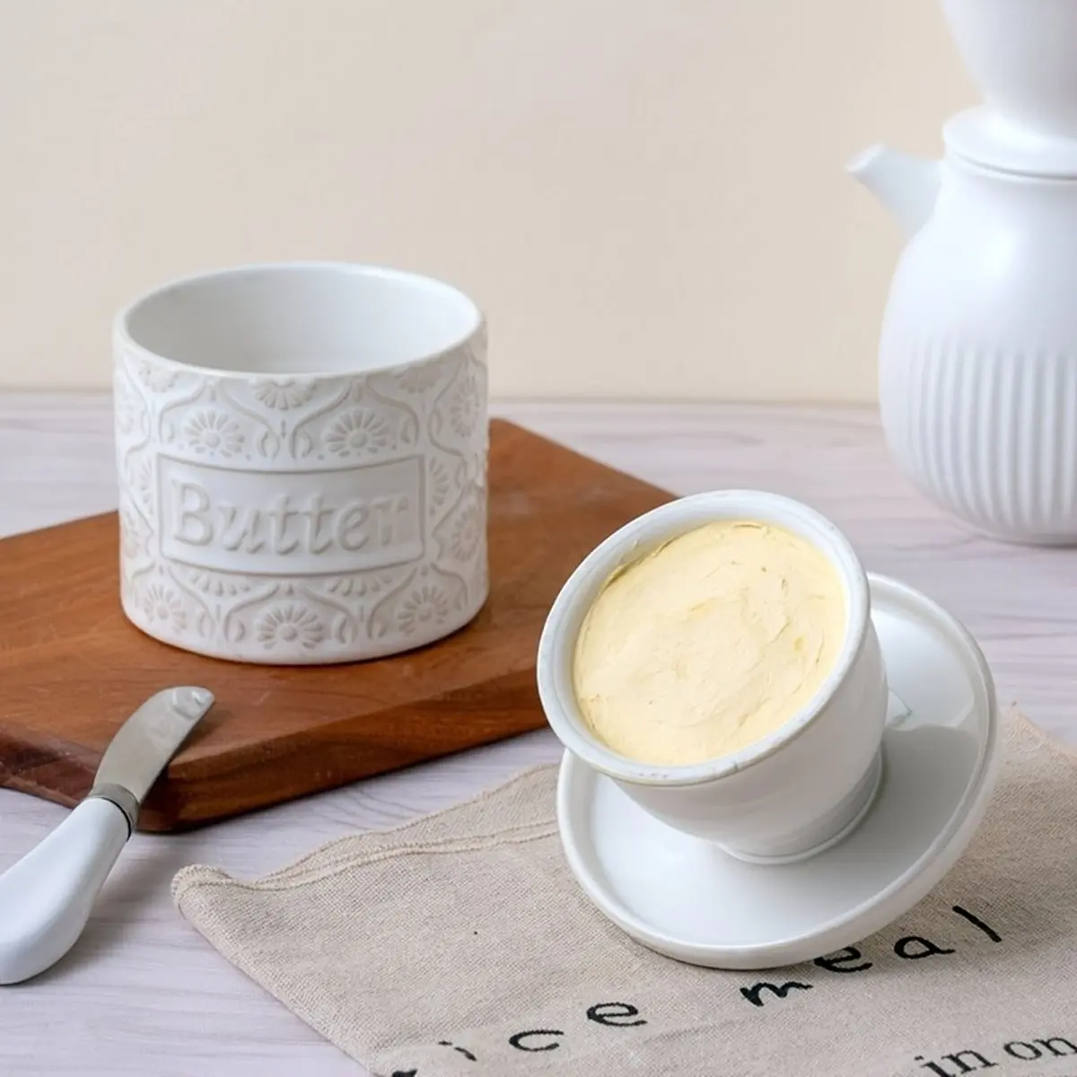 1pc Retro White Glaze Butter Jar with Lid, Home Relief Ceramic Butter Jar, Cheese Storage Jar, Halloween Festival Gift