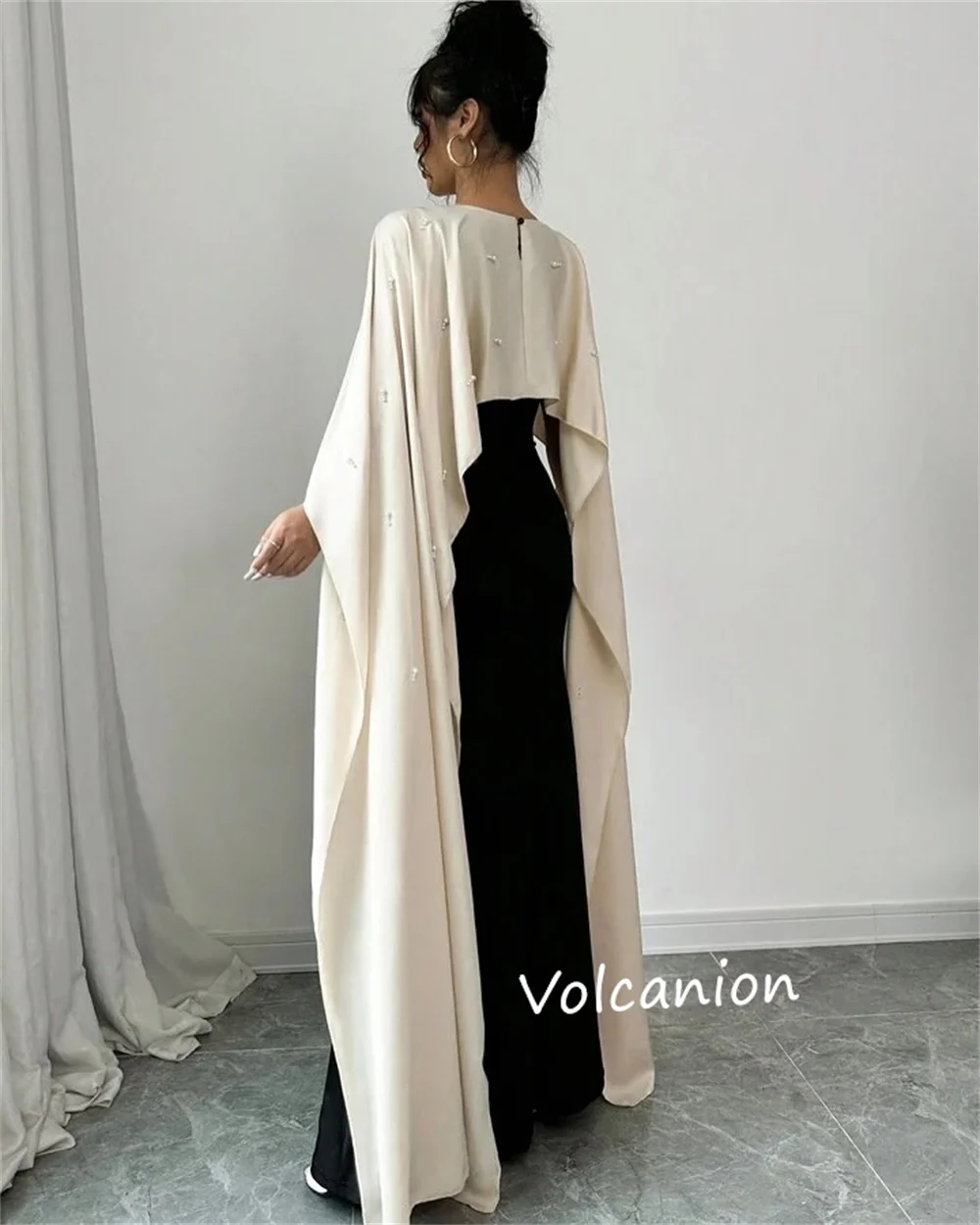 Gaun Panjang Leher-o Terompet Manik-manik Jersey Kustom Acara Dipesan Lebih Dahulu Pesta Prom Gaya Modern Pencocokan Indah