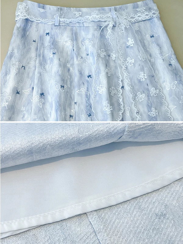 กระโปรงลายดอกไม้สีฟ้าสำหรับผู้หญิง แฟชั่นฤดูร้อนใหม่ กระโปรงทรงเอ ความยาวปานกลาง แต่งลูกไม้พร้อมเข็มขัดรัดเอว สไตล์เกาหลี ทรงหลวม