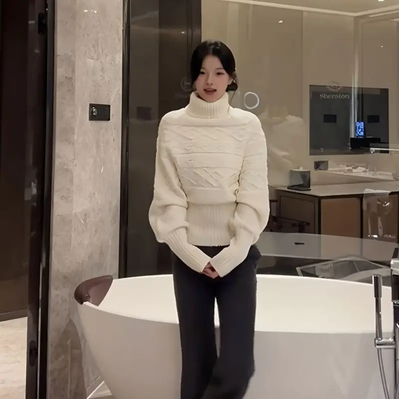 

Женские пуловеры из плюша: элегантные и стильные топы для офиса и делового гардероба