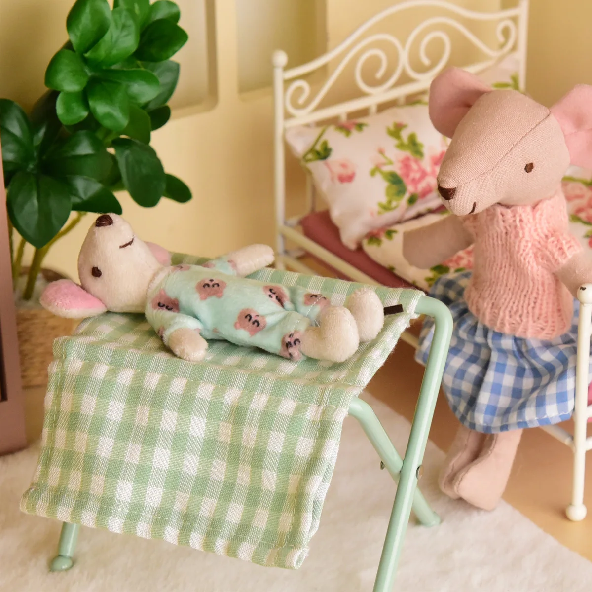 1:12 Miniature Simulation Furniture Metal Baby Changing Table for Bjd Ob11 doll house