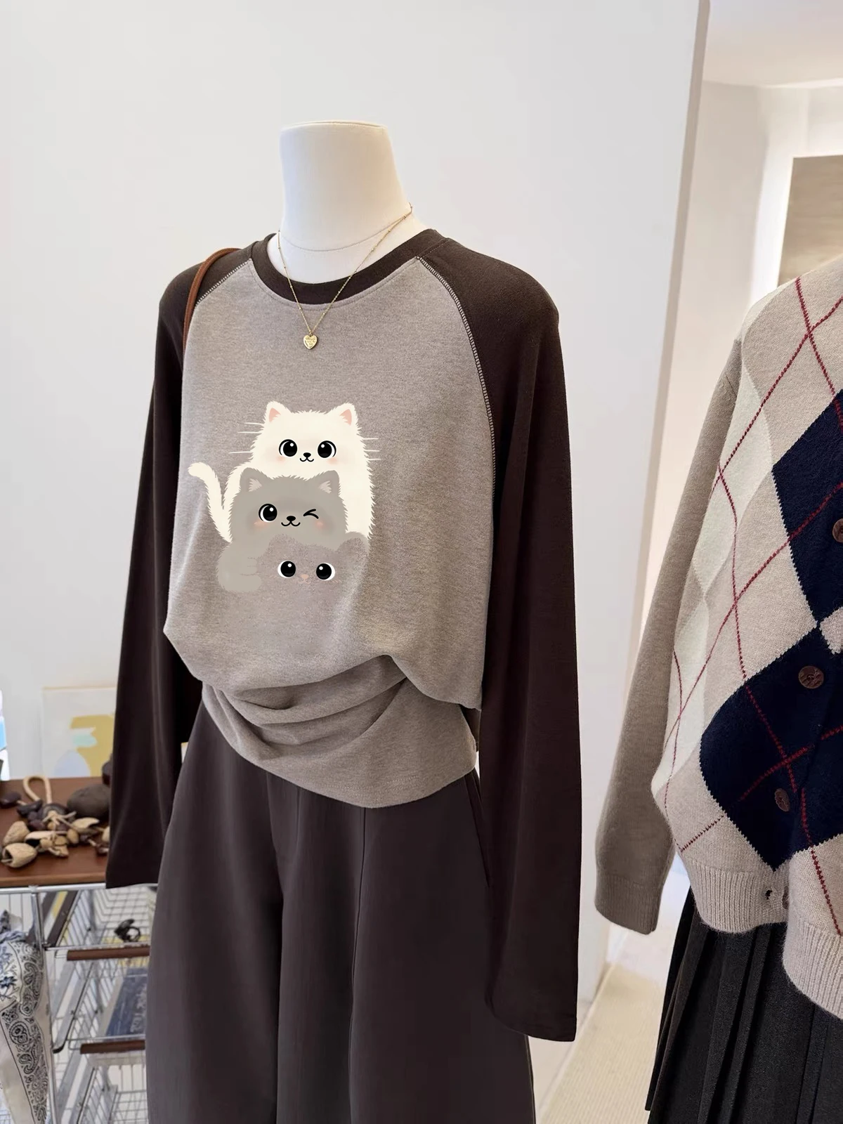 Korean Style Long Sleeve Cartoon Print T-Shirt Women's round Neck Shoulder Insert Design Anti-Aging Top Cotton Casual Wear