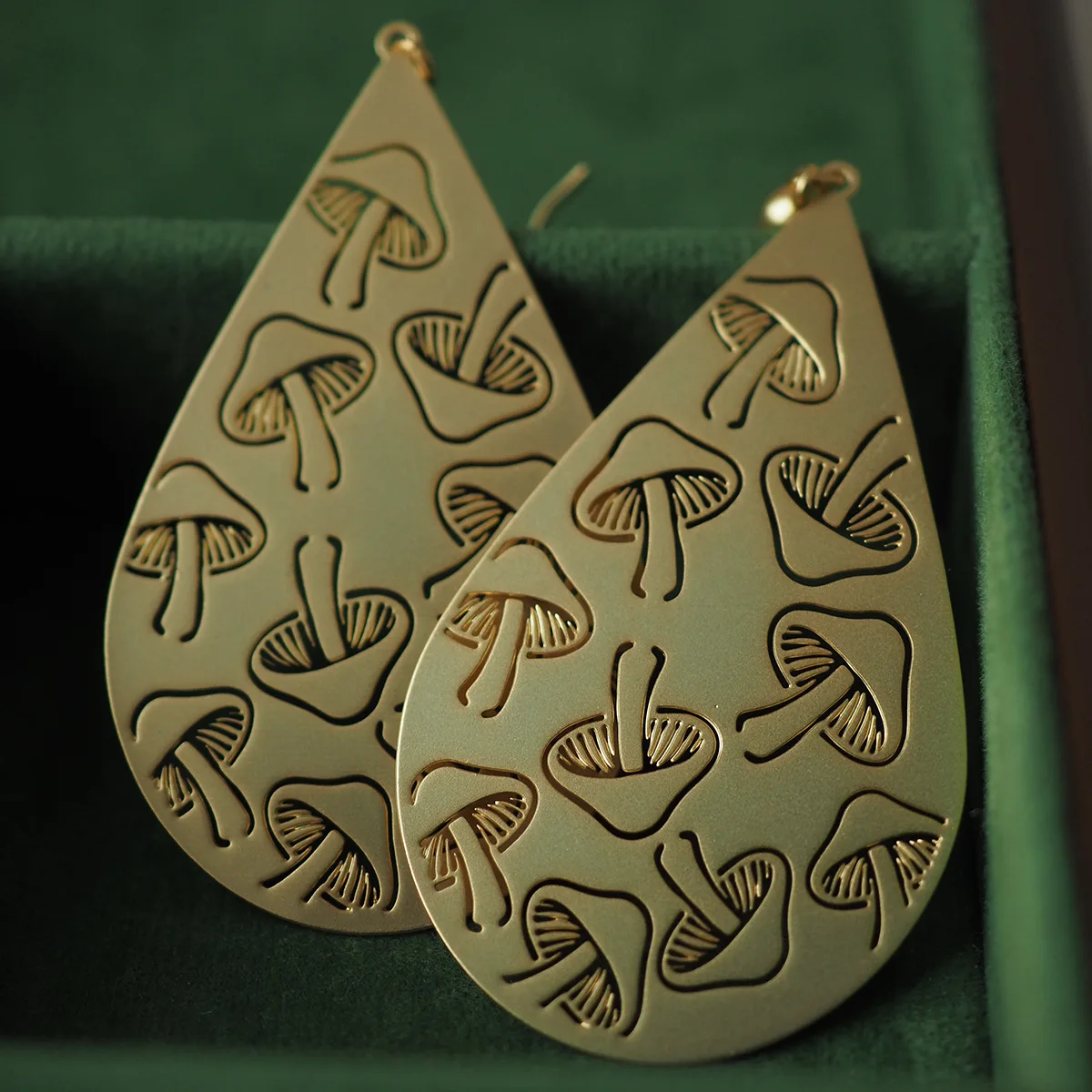 

Niche Euro - American Style Greek Independent Designer Retro - Hollow French Earrings with Mushroom Forest Theme